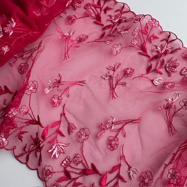 dentelle brodée fushia rose