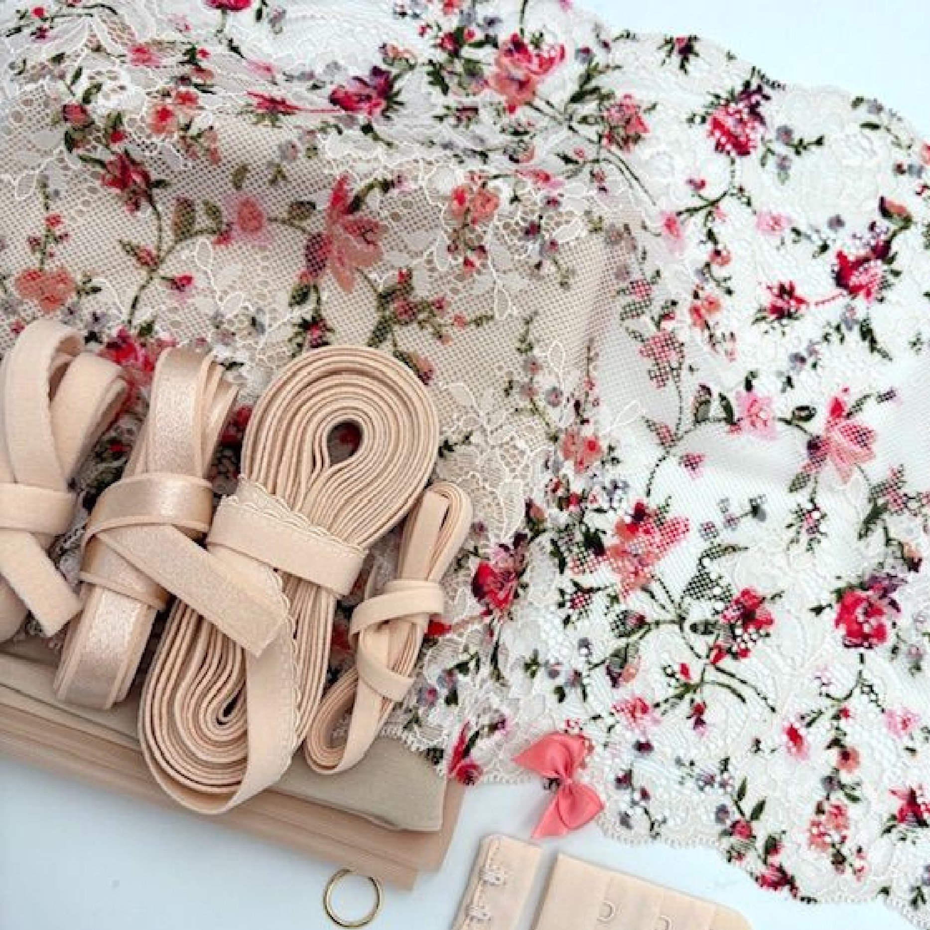 Kit matières soutien gorge moyenne ou grande taille - dentelle florale chair bordeaux