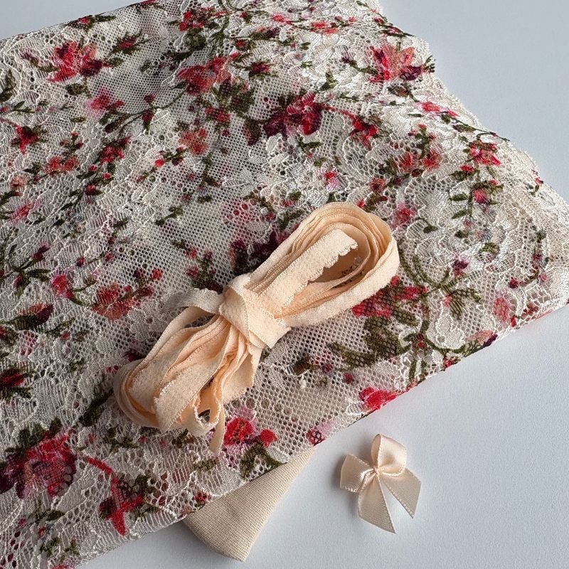 kit shorty dentelle chair floral