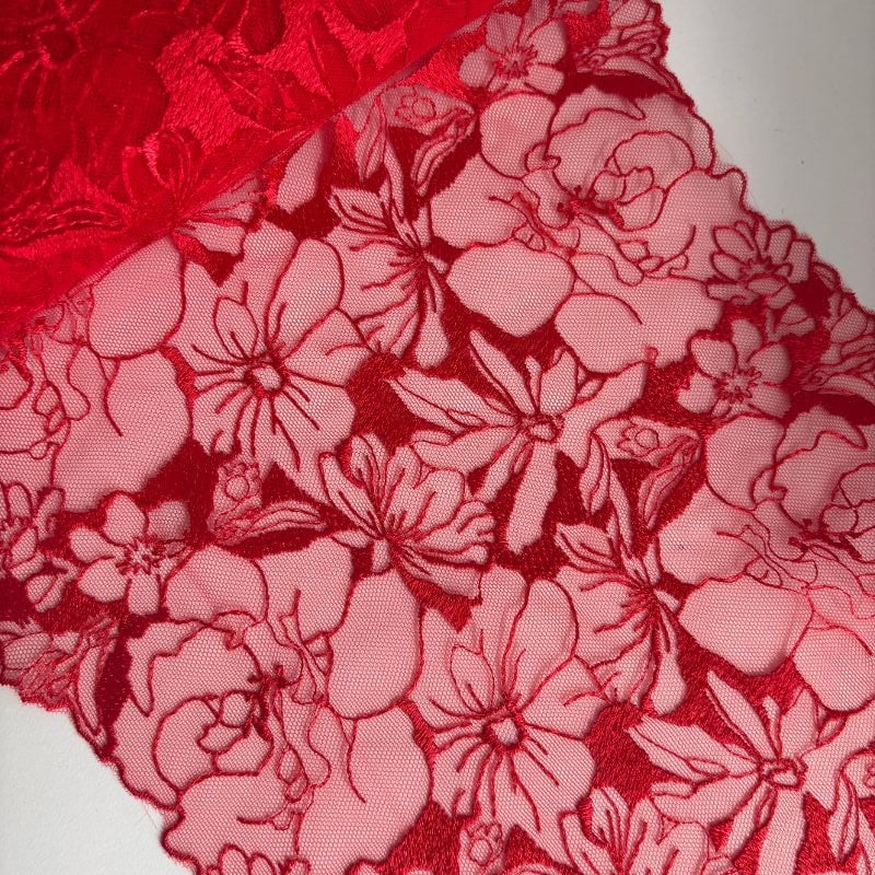 tulle brodé rouge