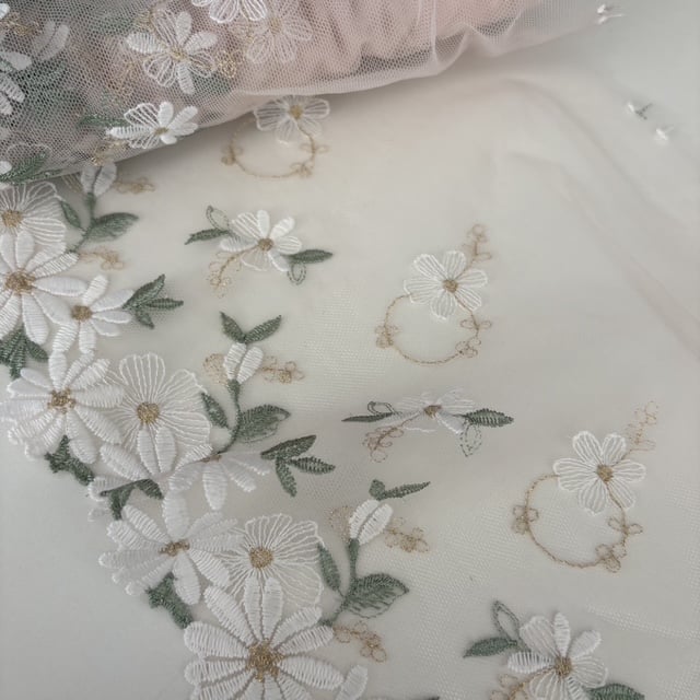 tulle brodé marguerite ivoire