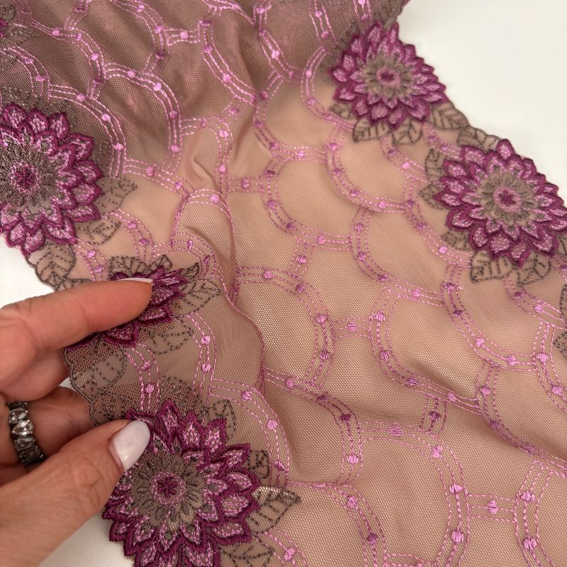 tulle brodé prune